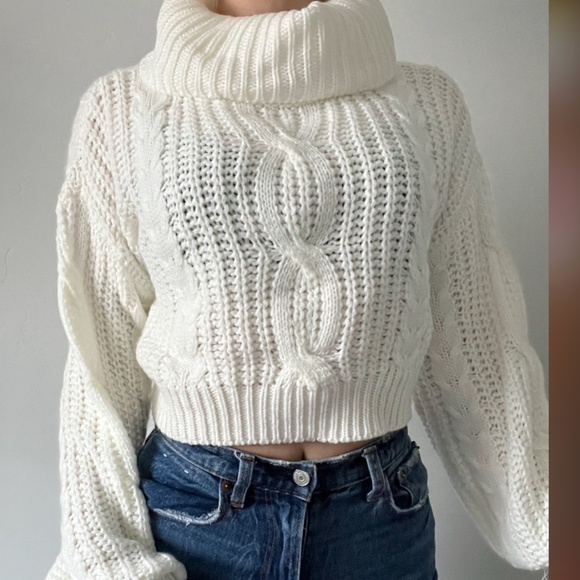 ✨OOTDFash Ivory Sweater Sz S✨ - Picture 1 of 2